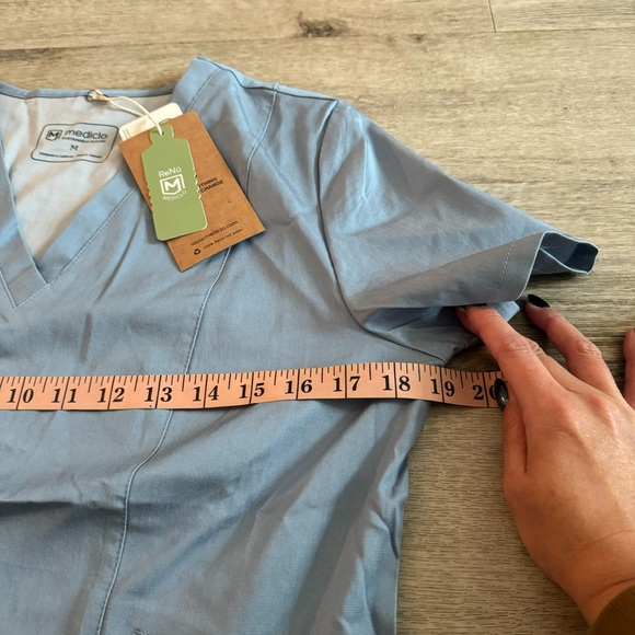 Medico light blue medium scrub top - Picture 4 of 7